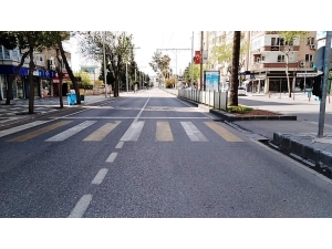 Şanlıurfa’da Cadde Ve Sokaklar Boş Kaldı
