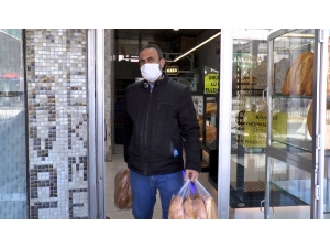 Gaziantep’te Fırıncılar Ekmek Satışına Devam Ediyor