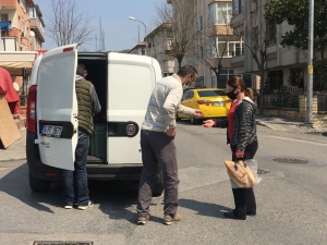 Sokağa Çıkamayan Vatandaşın Ekmeğini Fırıncılar Getiriyor