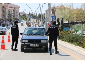 Gölbaşı’nda Cadde Ve Sokaklar Boş Kaldı