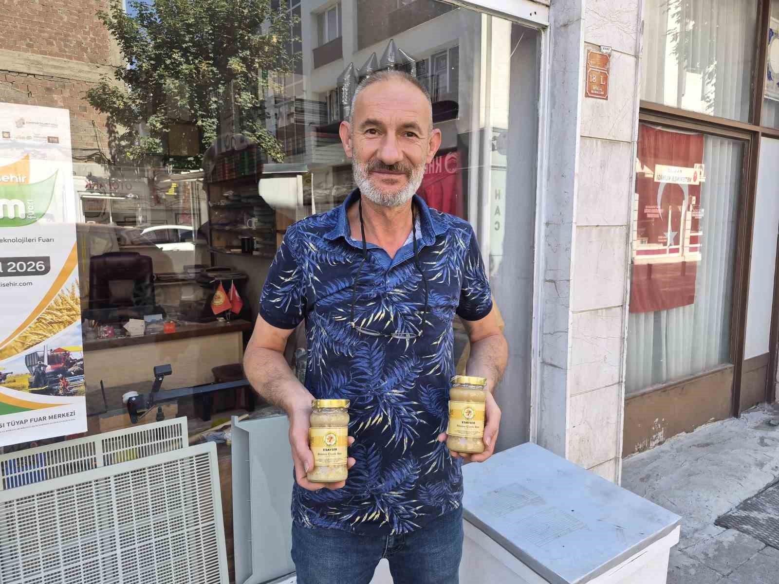 eskisehir-de-bu-sezon-aricilarin-yuzu-guldu