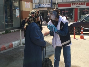 “Meyve Alayım, Bir Daha Da Gelmem” Dedi, Polis 65 Yaş Üstündeki Kadını Zor İkna Etti