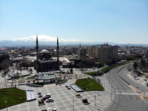 Kayseri’de Vatandaşlar Sokağa Çıkma Yasağına Uydu, Caddeler Boş Kaldı