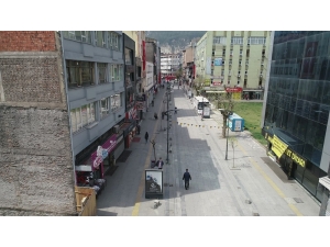 Yasak Olmamasına Rağmen Karabük’te Sokak Ve Caddelerde Sessizlik Hakim Oldu