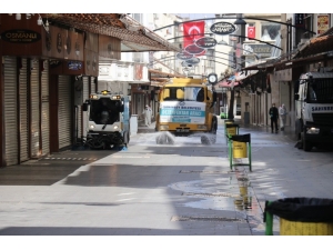 Gaziantep’te Tarihi Çarşılar Köpüklü Suyla Yıkanıyor