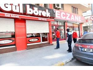 Esenyurt’ta Kapalı Kalması Gerek Börekçi Zabıta Ekiplerinin Denetimine Yakalandı
