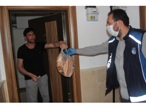 Akyurt’ta Ekmek Dağıtımı