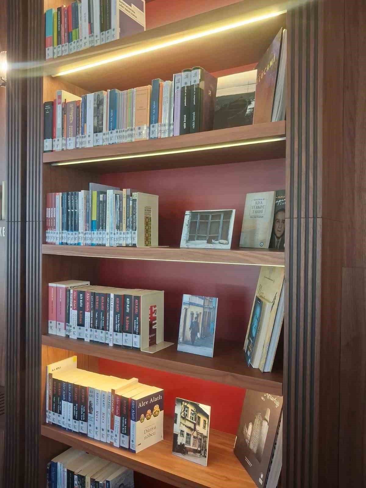 kitaplarin-arasinda-bir-sehir-hafizasi-bellek-bursa-da