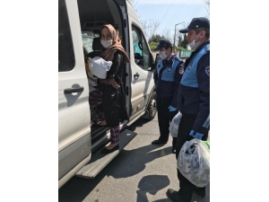 Doğum Sonrası Taburcu Olan Kadını Belediye Ekipleri Evine Götürdü