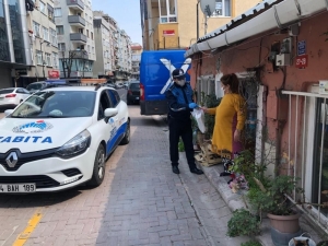 Vatandaşların Yardım Kolisi Kapılarına Kadar Götürüldü