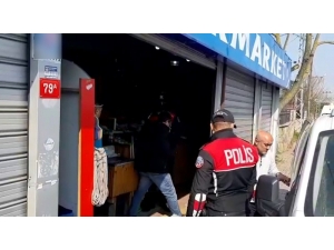 Sultangazi’de Polis Ekipleri, Yasağa Uymayan Marketi Bastı