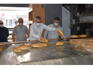 Manisa Valisi Eline Küreği Aldı, Ekmek Yaptı