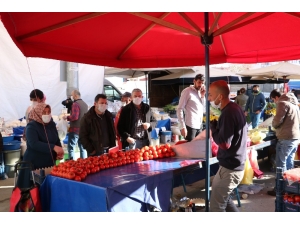 Sivaslılar Pazar Alışverişlerini İhmal Etmedi