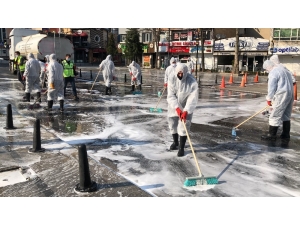 Çorlu’da Caddeler Köpüklü Su Ve Dezenfektanla Yıkandı
