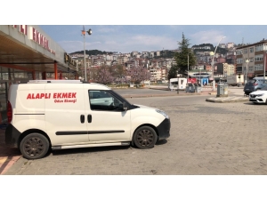 Alaplı’da Fırıncılardan Evlere Ekmek Servisi