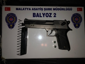 Malatya’da Uyuşturucu Ve Silah Ele Geçirildi