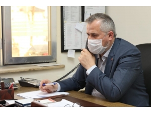 Başkan Telefona Baktı, Zabıta Ekmek Dağıttı