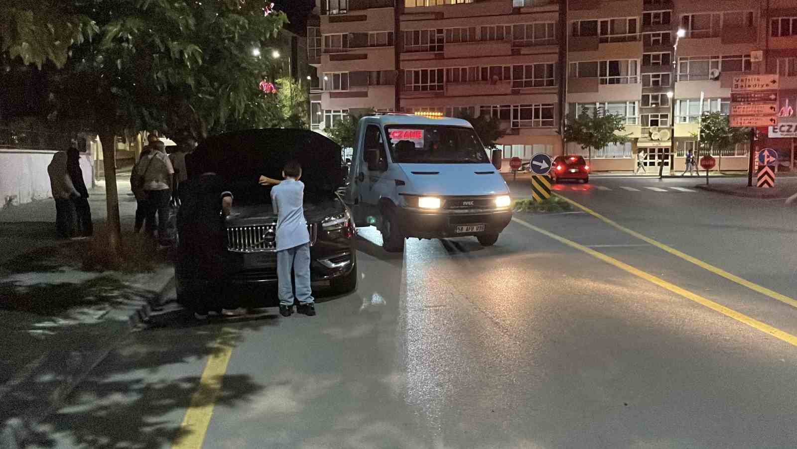 sivas-ta-iki-arac-carpisti-3-u-cocuk-4-yarali