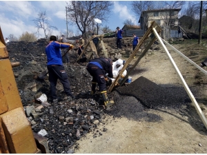 Afad Ekipleri Yanan Evin Enkazında Cenaze Aradı