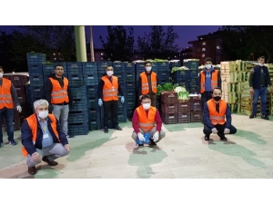 Pazarcıların Ürünlerini Valilik Satın Aldı