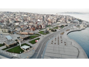 Sokağa Çıkma Yasağı Sonrası Boş Kalan Üsküdar Meydanı Havadan Görüntülendi