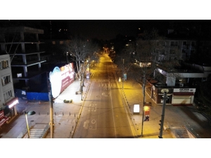 Sessizliğe Bürünen İstanbul’un Lüks Caddesi Havadan Görüntülendi