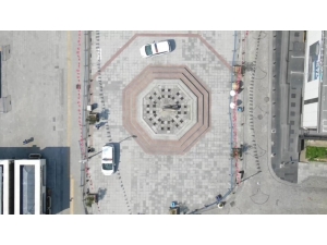 Sokağa Çıkma Yasağı Nedeniyle Boş Kalan Sultanbeyli Kent Meydanı Havadan Görüntülendi