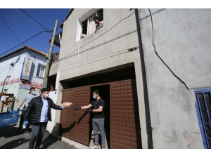 Başkan Kılıç Fırını Olmayan Köylerde Kapı Kapı Ekmek Astı