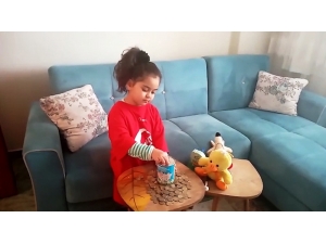 5 Yaşındaki Asya, Cumhurbaşkanı Erdoğan’a Seslendi: "Sen Maaşını Bağışladın, Ben De Kumbaramı Bağışlıyorum"