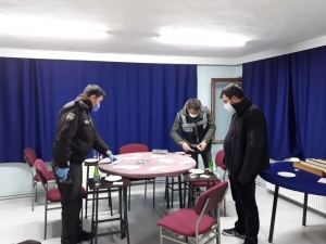 Yasak Dinlemeyip Evi Kumarhaneye Çevirdiler