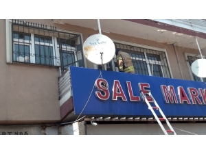 Evden Düşen Kedi İtfaiye Ekiplerince Kurtarıldı