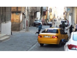 Onlar Kaçtı Polis Kovaladı