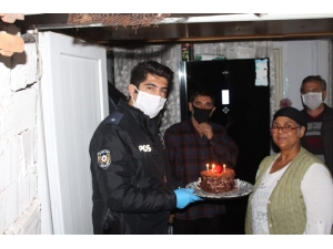 40. Yıllarını Vefa Ekiplerinin Getirdiği Pasta İle Kutladılar