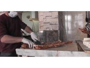 Sokağa Çıkamayan Vatandaşlar Ekmeklerini Sipariş Yoluyla Aldı