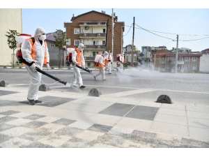 Çayırova’da Boş Kalan Caddeler Dezenfekte Ediliyor