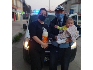 Sokağa Çıkma Yasağı Nedeniyle Bebeği İçin Süt Bulamayan Annenin Yardımına Ekipler Koştu