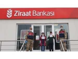 Harçlıklarını ‘Biz Bize Yeteriz Türkiyem Kampanyası’na Bağışladılar