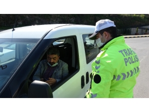 Trafik Polislerinden Sokağa Çıkan Araçlara Denetim