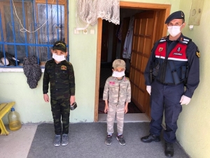 Bisiklet Almak İçin Biriktirdikleri Parayı ’Biz Bize Yeteriz Türkiyem’ Kampanyasına Bağışladılar