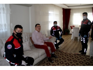 Polisliğe İlgi Duyan Engelli Gence Polislerden Pastalı Sürpriz