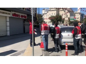 Vatandaştan Sokağa Çıkma Yasağında Yoğun Mesai Harcayan Polislere İkram