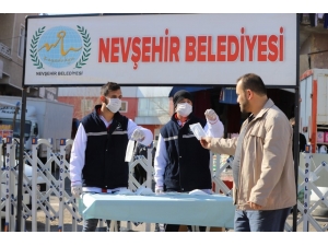 Pazaryerinde Vatandaşlara Ve Esnaflara Maske Dağıtıldı