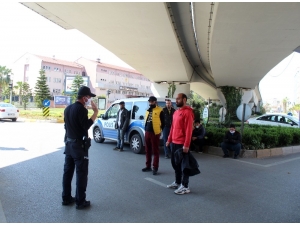 Antalya’da Sokağa Çıkma Yasağını Delen Vatandaşlara Ceza Yağdı