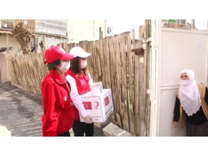 Türk Kızılayı Yeşilyurt Şubesi, Gıda Ve Temizlik Kolileri Dağıttı