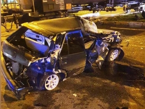 Raylarda Stop Eden Araca Tren Çarptı