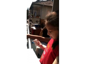 Balkondan Balkona "İsim Şehir" Oynadılar