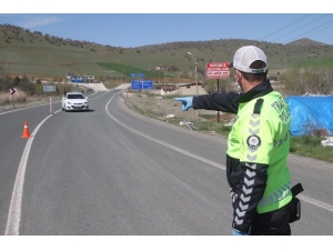 Mahallenin Karantinaya Alındığı Sivrice İlçesine Giriş Ve Çıkışlar Kısıtlandı