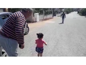 Temizlik Yaparken Unuttuğu Çocuğunu Vatandaşlar Buldu