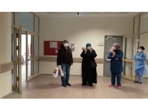Rizeli Bayraktar Çifti Korona Virüs Tedavilerinin Ardından Alkışlarla Taburcu Edildi