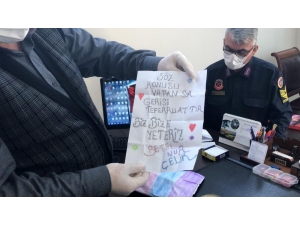 Kumbarasındaki Parayı Milli Dayanışma Kampanyası’na Bağışladı